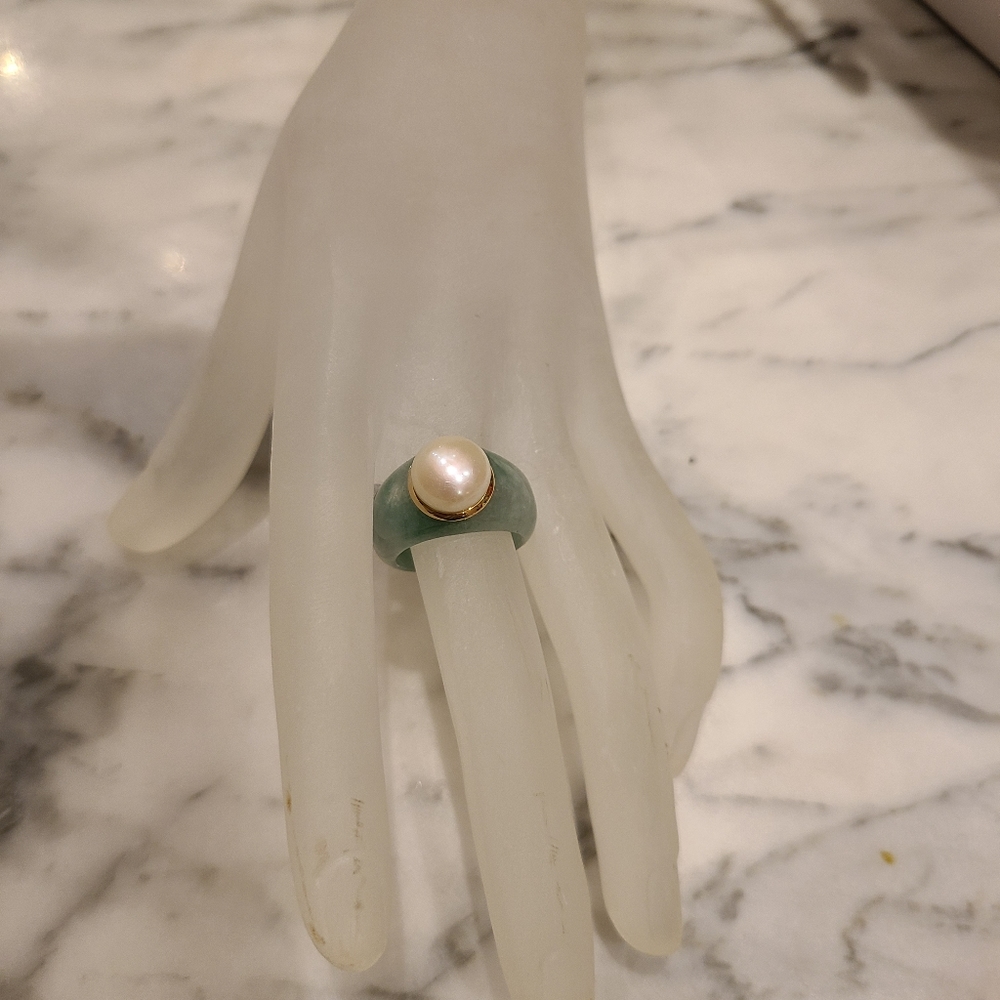 10k YG Cultured Pearl and Jade Ring